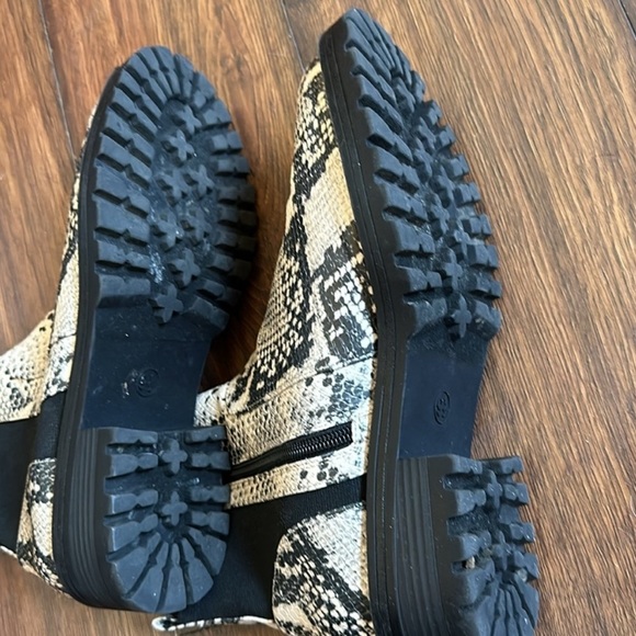 Universal Thread Danton snake Chelsea boots 9.5 - Picture 6 of 6